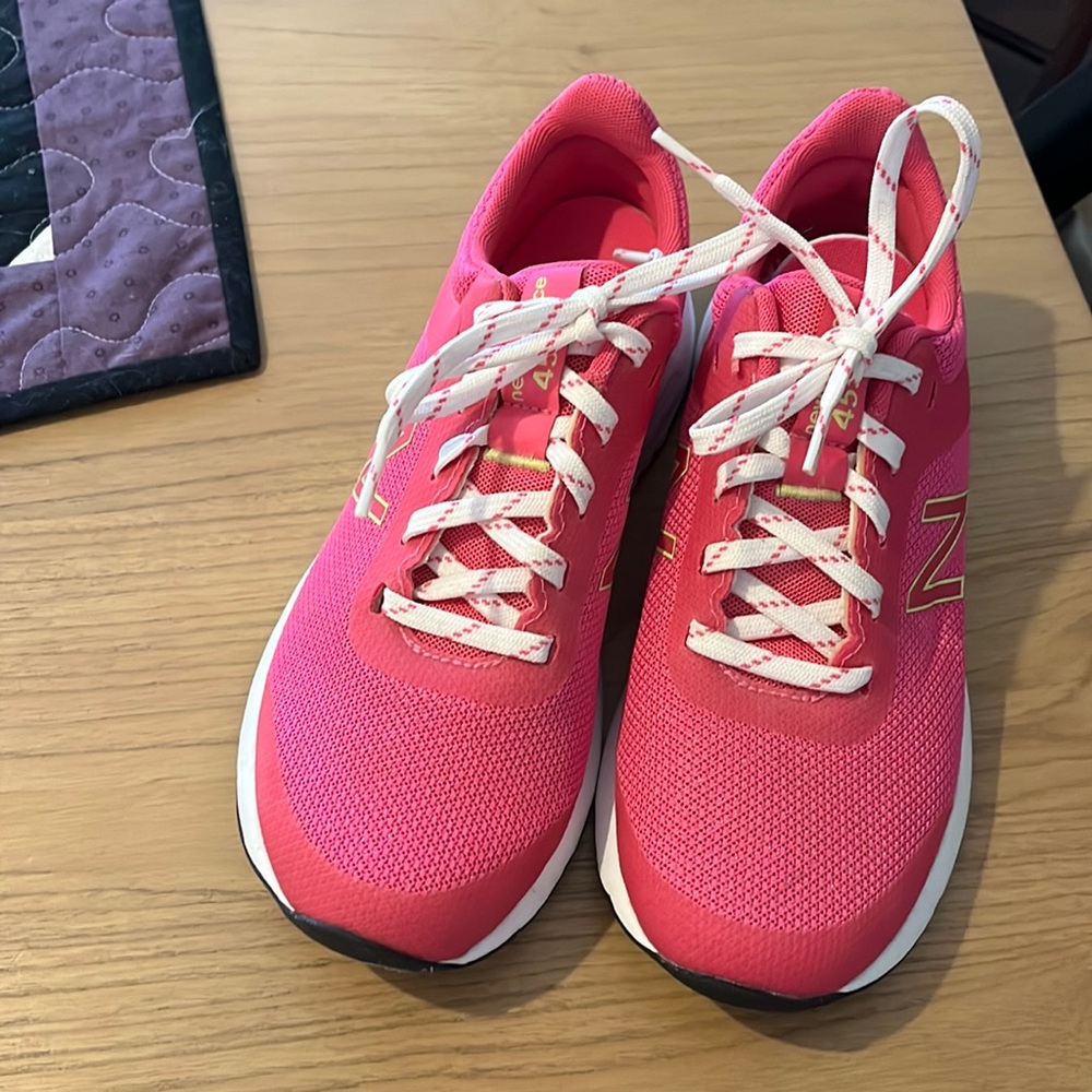 EUC hot pink New Balance sneakers